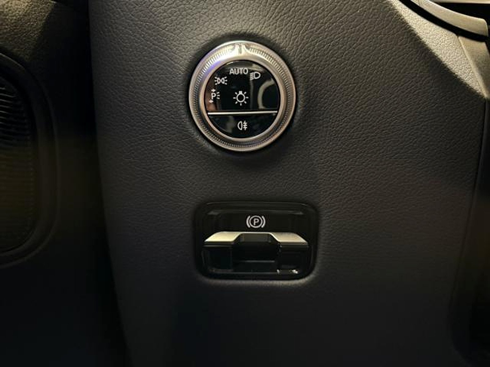 Certified Used 2025 Polar White Mercedes-Benz SUV image 22