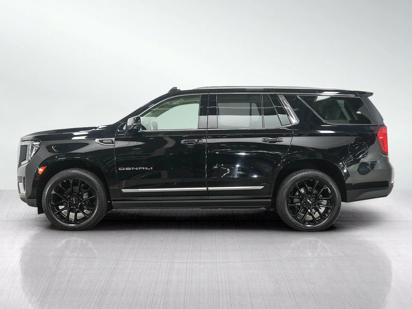 Used 2022 GMC Yukon Denali with VIN 1GKS2DKTXNR213885 for sale in Roseville, Minnesota