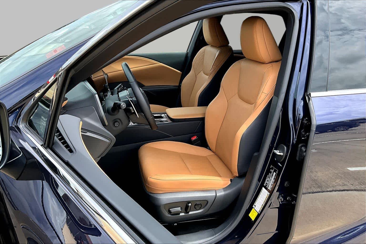 Used 2025 Nightfall Mica Lexus Premium Plus image 8