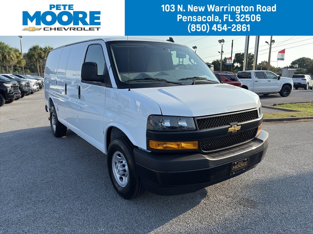 2025 Chevrolet Express 2500 Work Van HD's photo