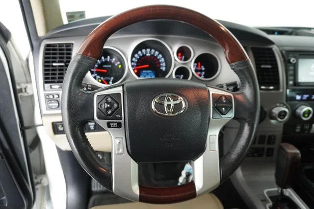 Used 2015 White Toyota Platinum image 23