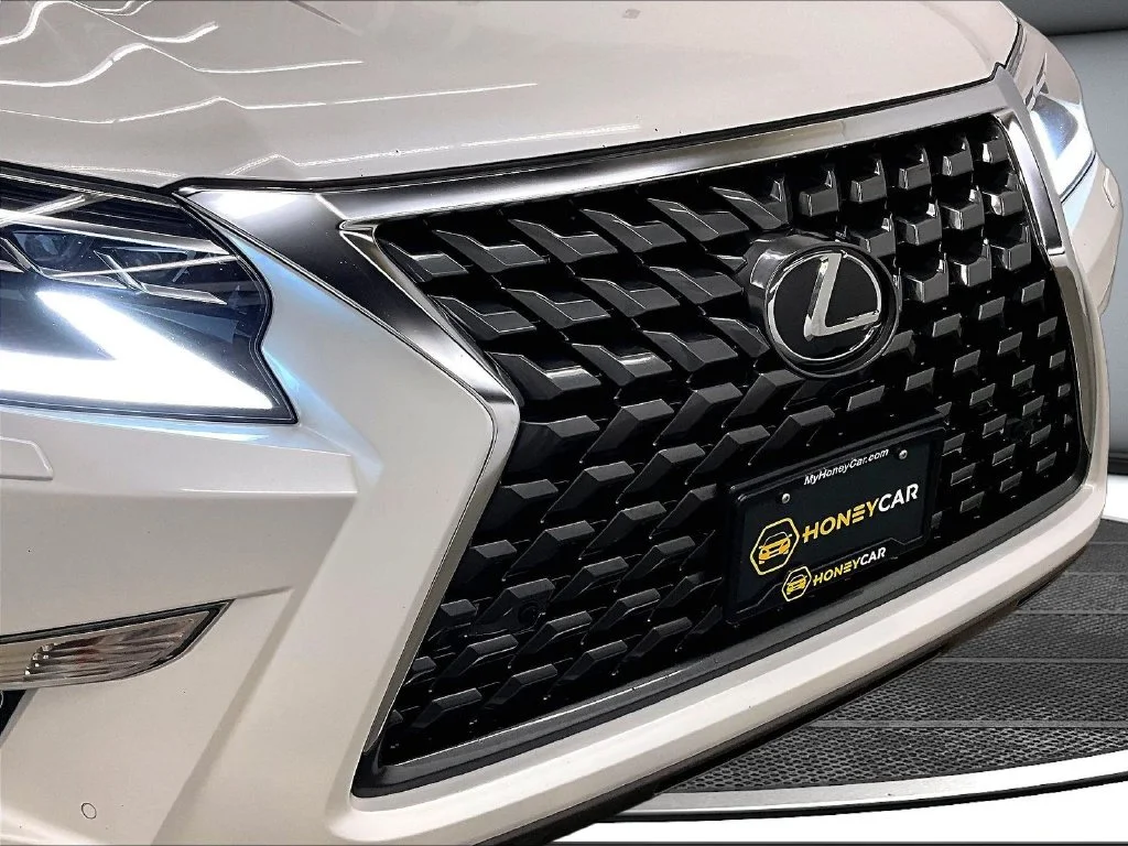 Used 2023 White Lexus 460 image 32