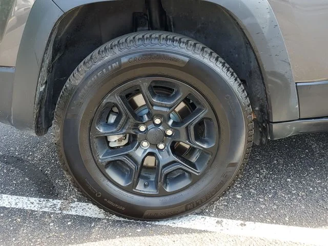 Used 2019 Gray Jeep Trailhawk image 5