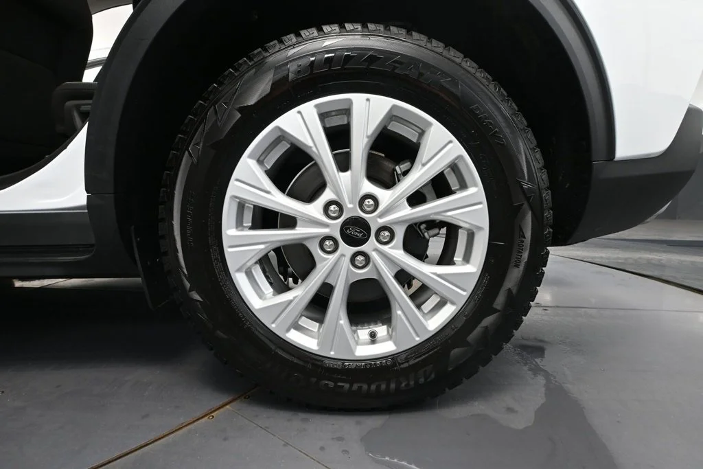 Used 2023 White Ford Active image 10