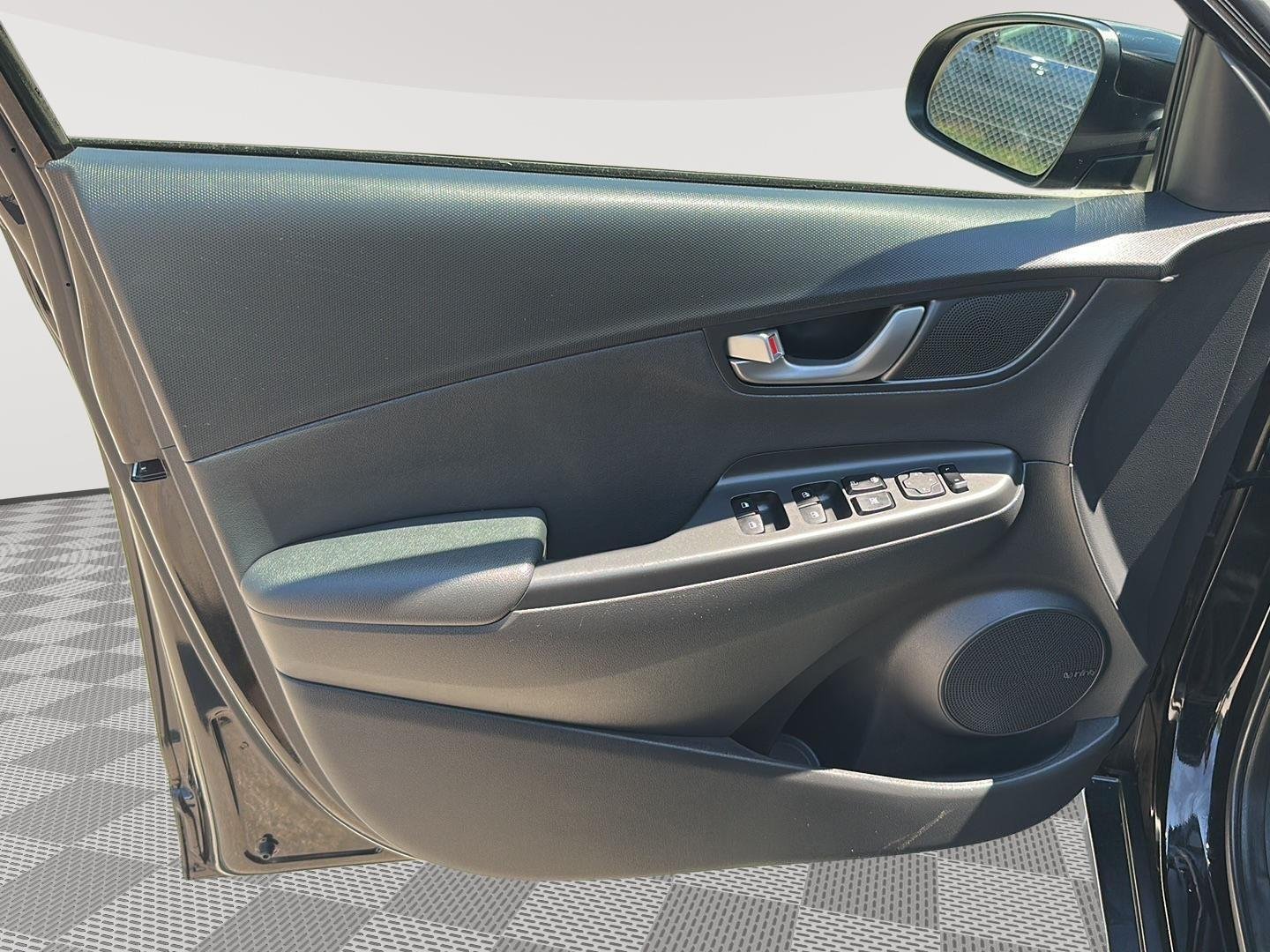 Used 2020 Ultra Black Hyundai Limited image 18