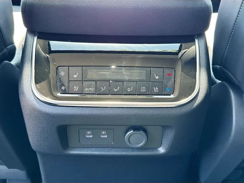 New 2026 RADIANT WHITE INFINITI Luxe 4WD image 27