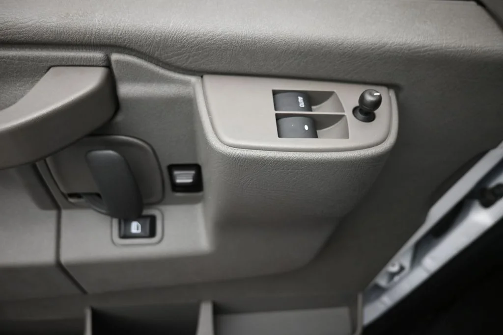 Used 2025 White Chevrolet LT image 17