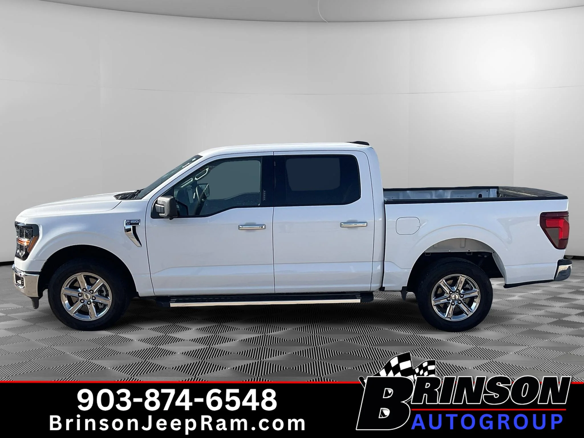 Used 2024 Oxford White Ford XLT image 4