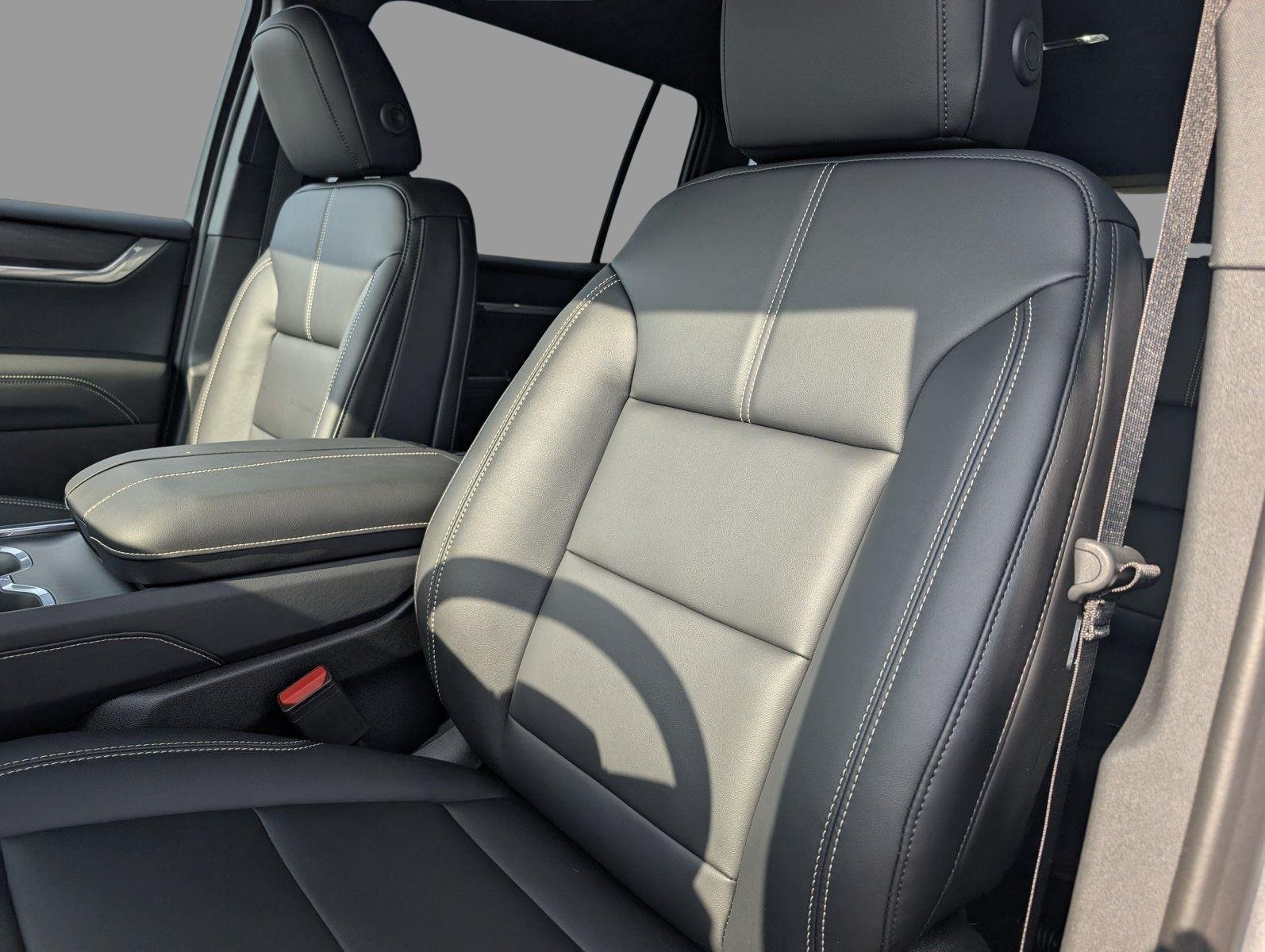 New 2026 Sterling Metallic GMC Elevation image 12