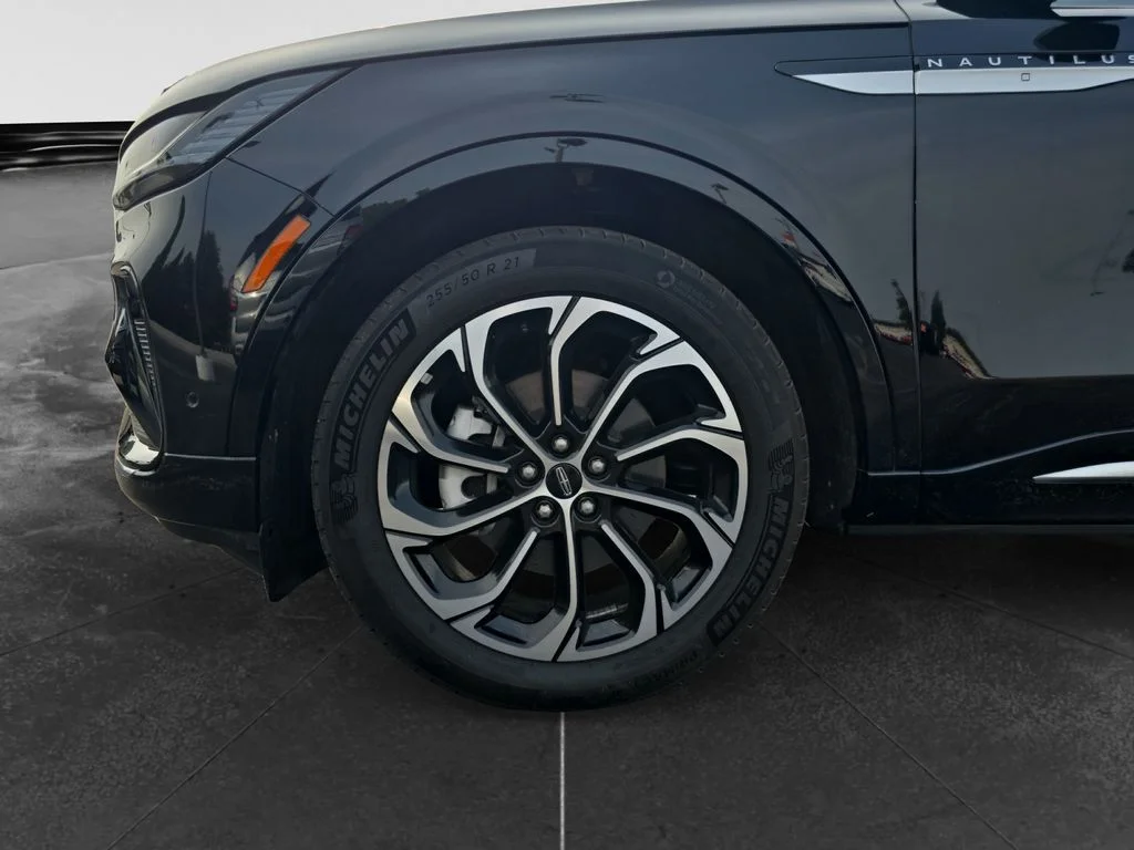 Used 2024 Black Metallic Lincoln Reserve image 12