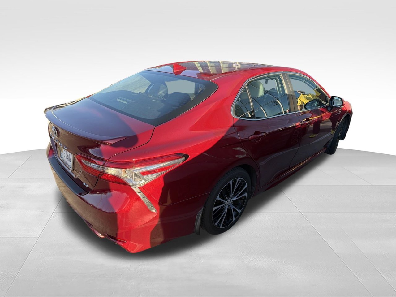 Used 2018 Red Toyota L image 3