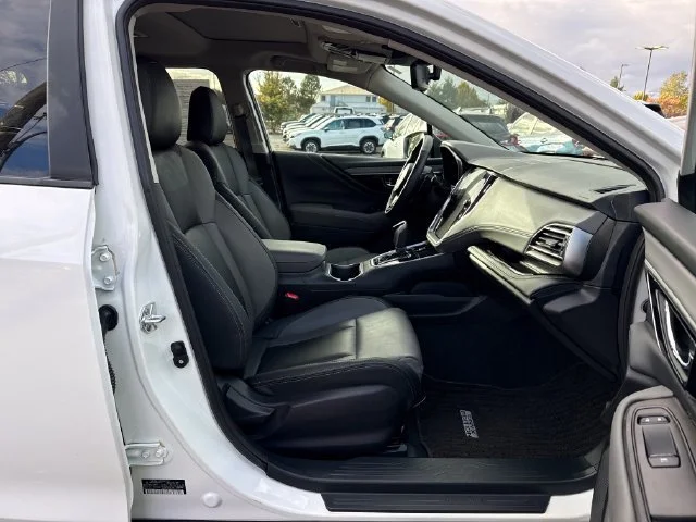 Used 2025 Crystal White Pearl Subaru Onyx Edition image 9