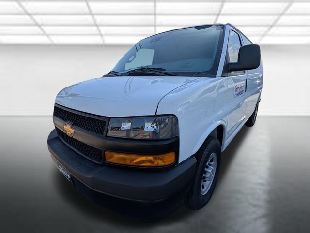 New 2026 Summit White Chevrolet WT image 18