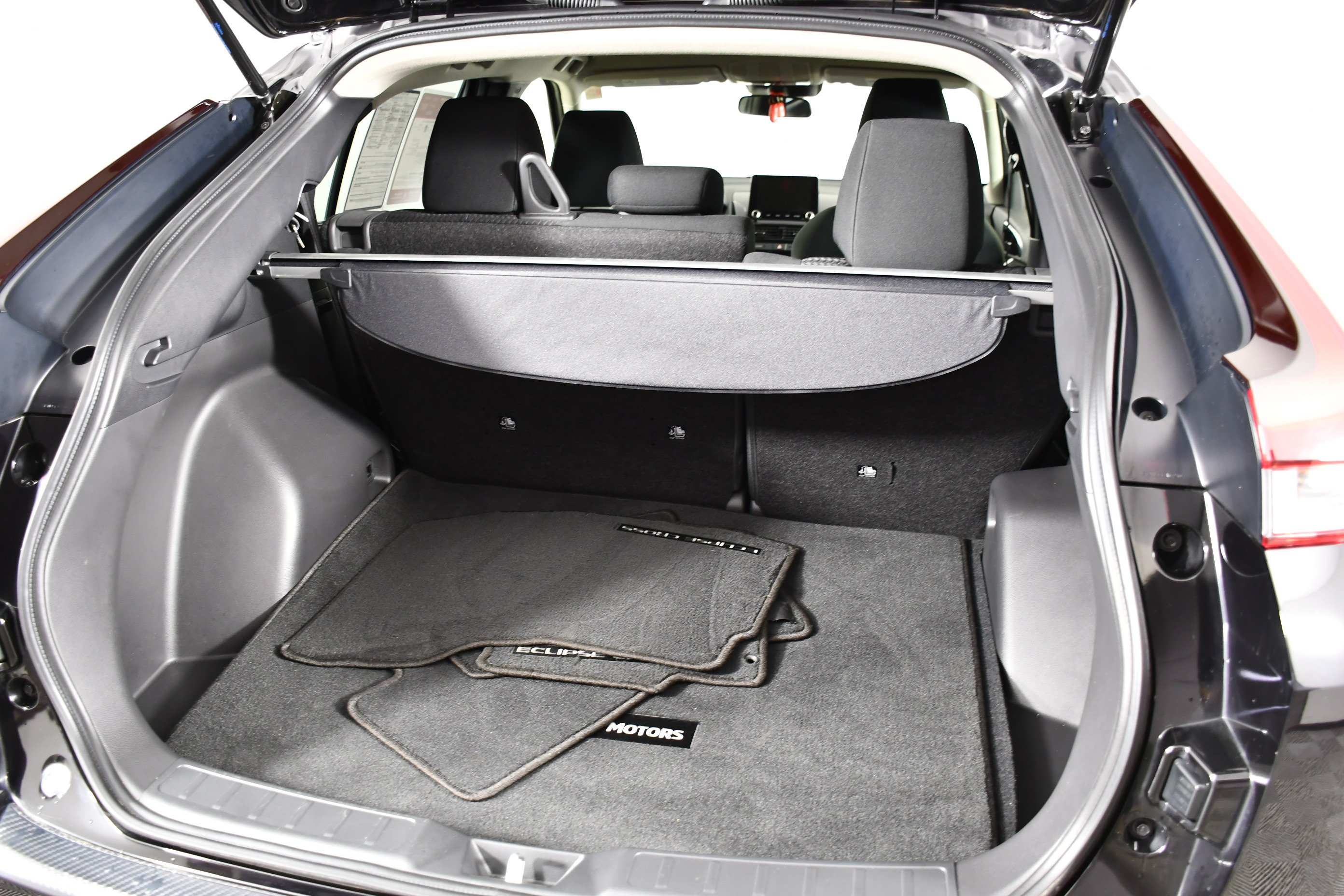 Certified Used 2025 Labrador Black Pearl Mitsubishi LE image 47