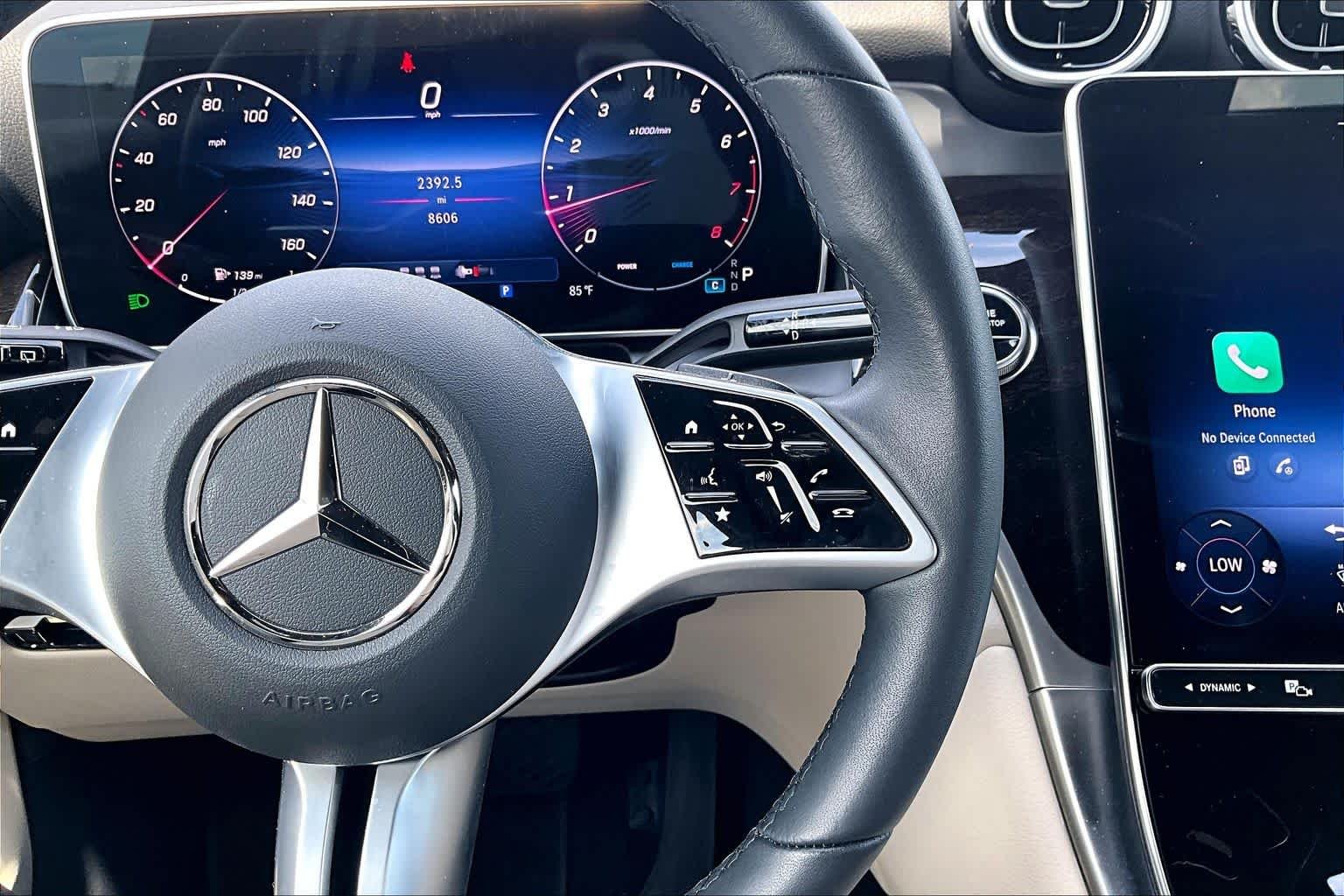 Used 2025 Polar White Mercedes-Benz GLC 300 image 25
