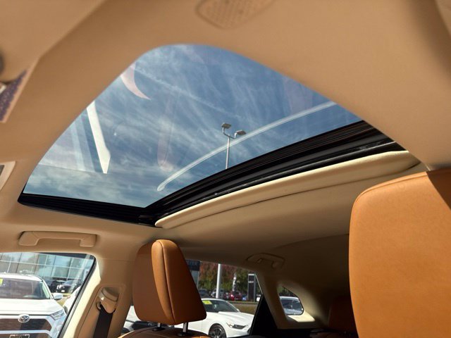 Used 2022 White Lexus 350 image 8