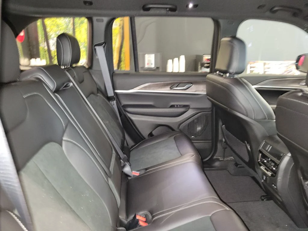 New 2026 Baltic Gray Metallic Clear-Coat Exterior Paint Jeep Altitude image 31