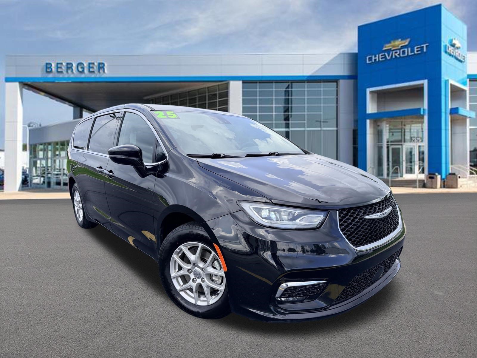 2025 Chrysler Pacifica Select