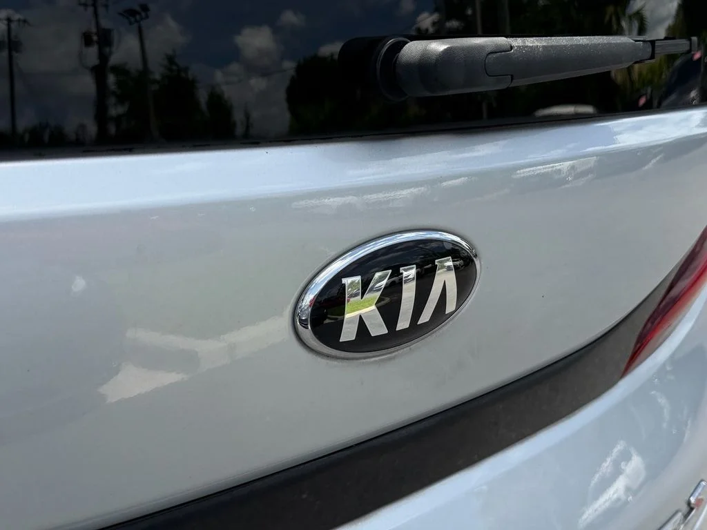 Used 2021 Silver Kia S image 15