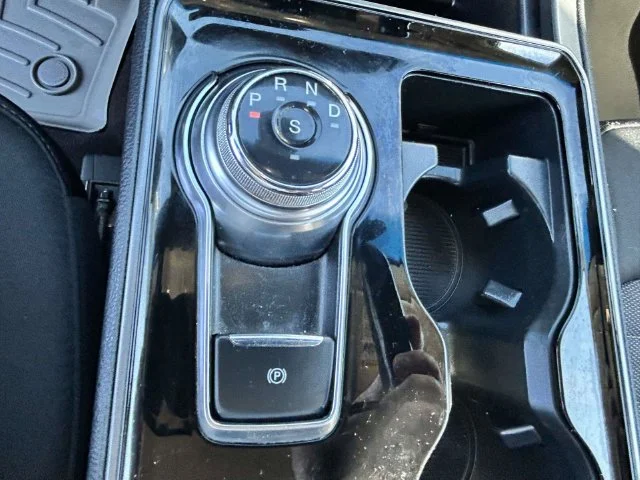 Used 2020 Silver Ford SE image 27