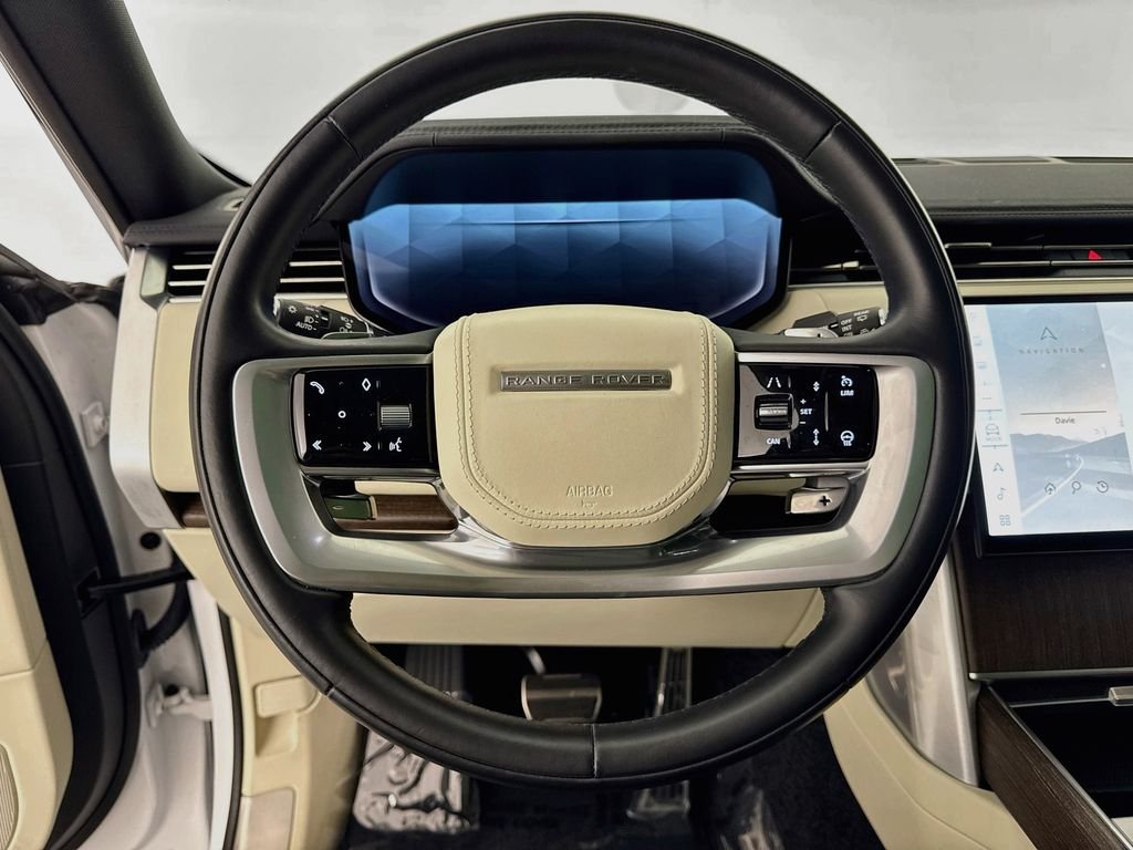 Used 2024 White Land Rover SE image 11