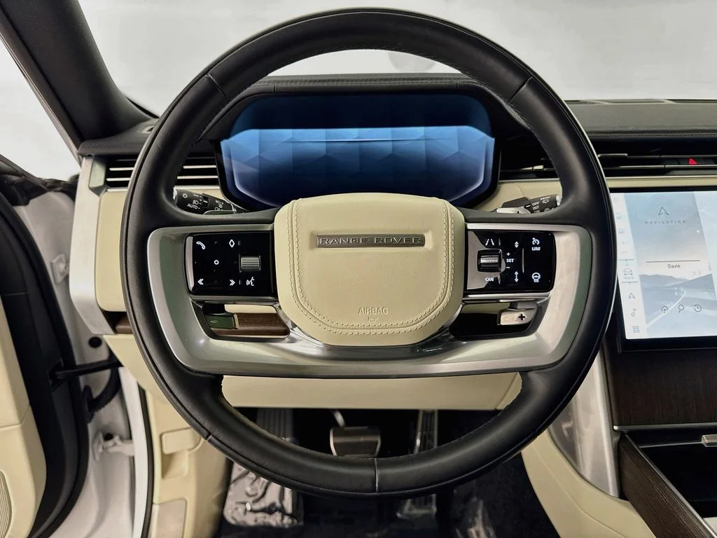 Used 2024 White Land Rover SE image 11
