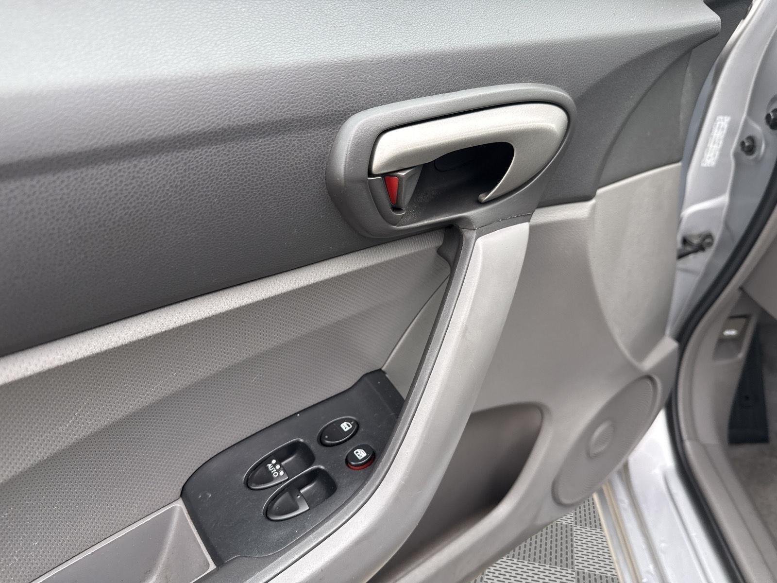 Used 2008 Alabaster Silver Metallic Honda LX image 18