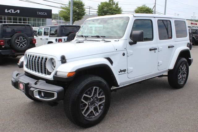 Used 2025 White Jeep Sahara image 2