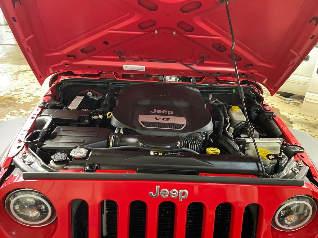 Used 2018 Red Jeep Unlimited Sport image 10