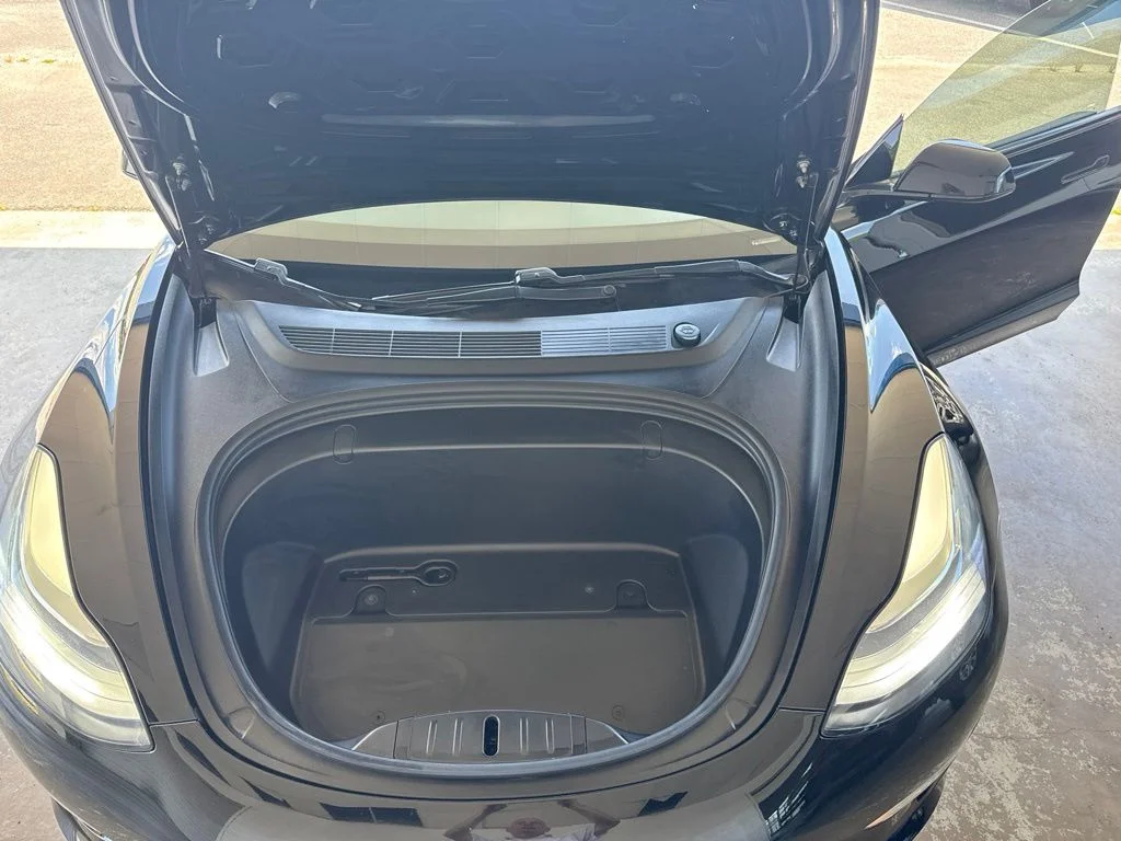 Used 2019 Black Tesla  image 9