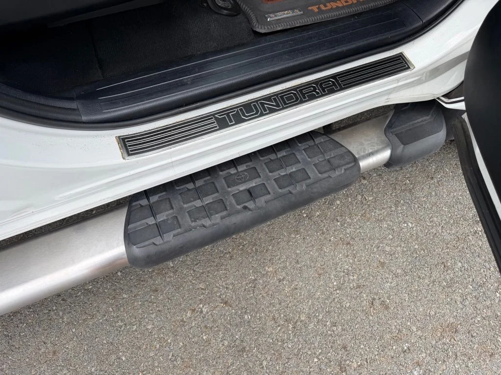 Used 2014 White Toyota 1794 image 32