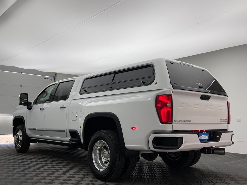 Used 2026 Summit White Chevrolet High Country image 12