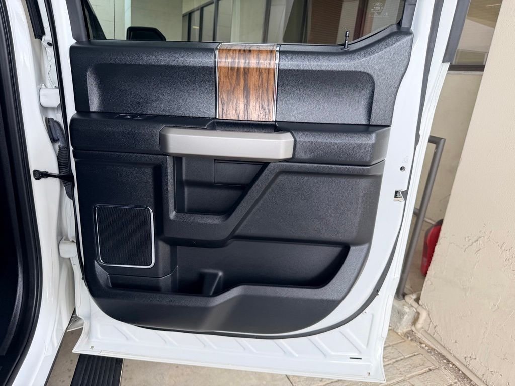 Used 2020 White Ford Lariat image 33