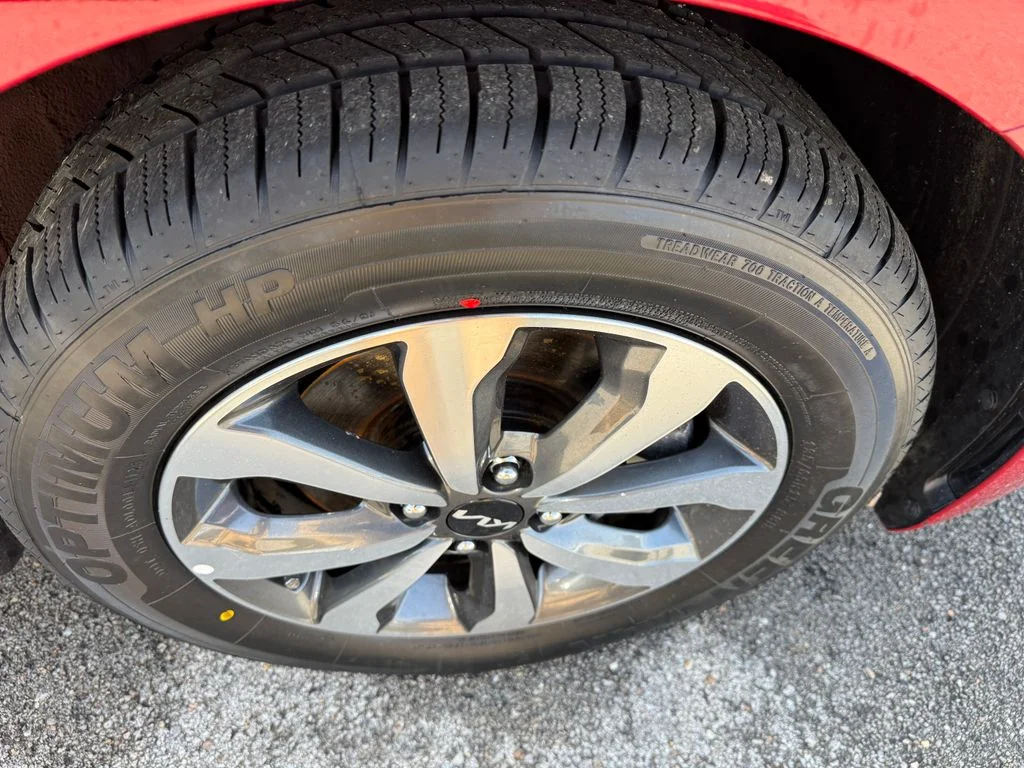 Used 2023 Red Kia S image 18