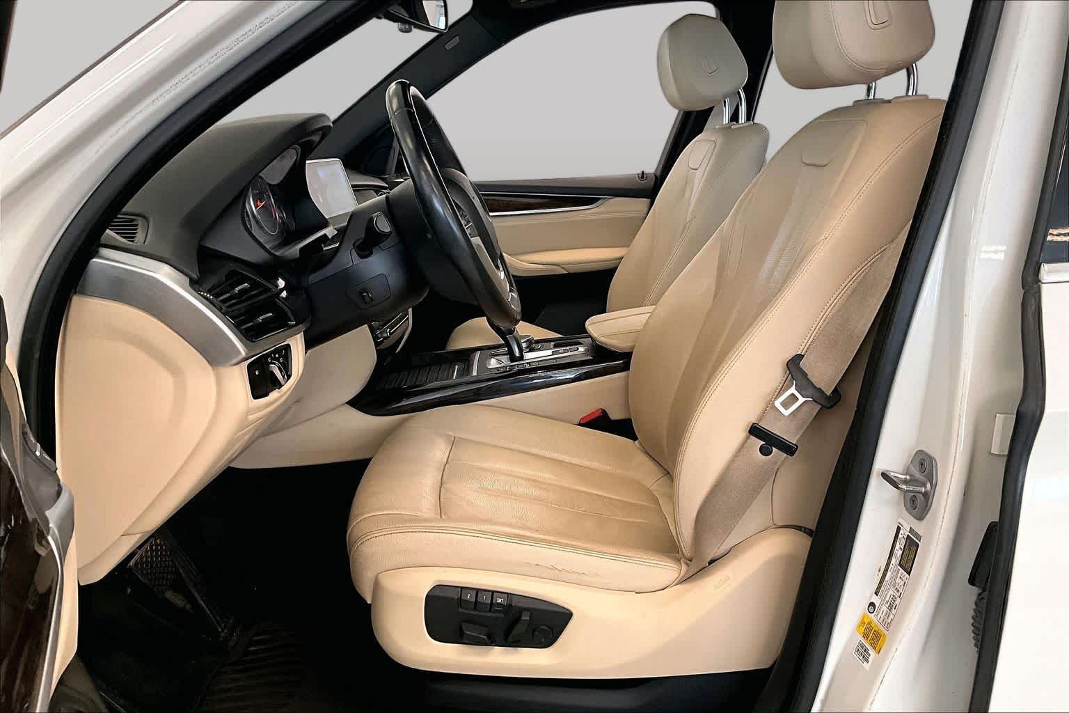 Used 2017 Alpine White BMW sDrive35i image 7
