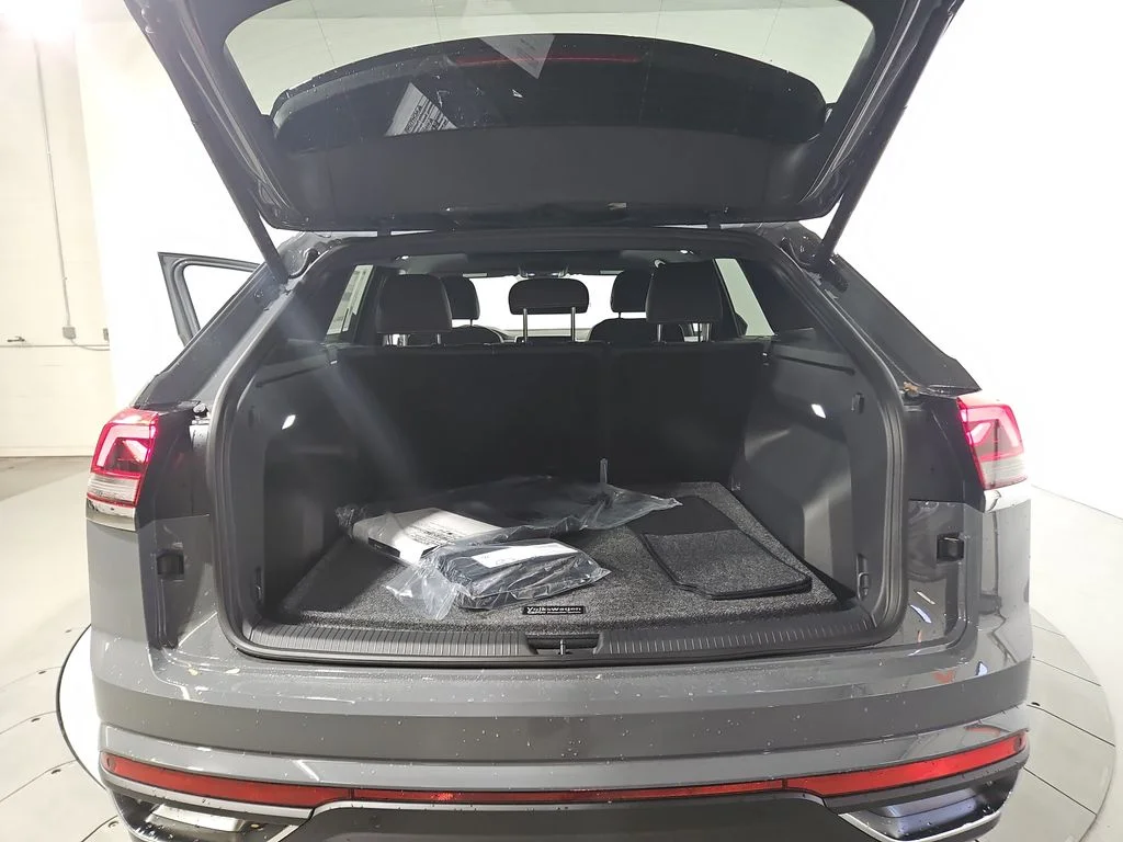 New 2026 Gray Volkswagen 2.0T SE w/Technology image 21