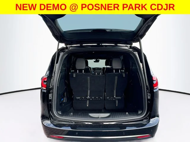 New 2026 Diamond Black Crystal Pearl-Coat Exterior Paint Chrysler Limited image 29