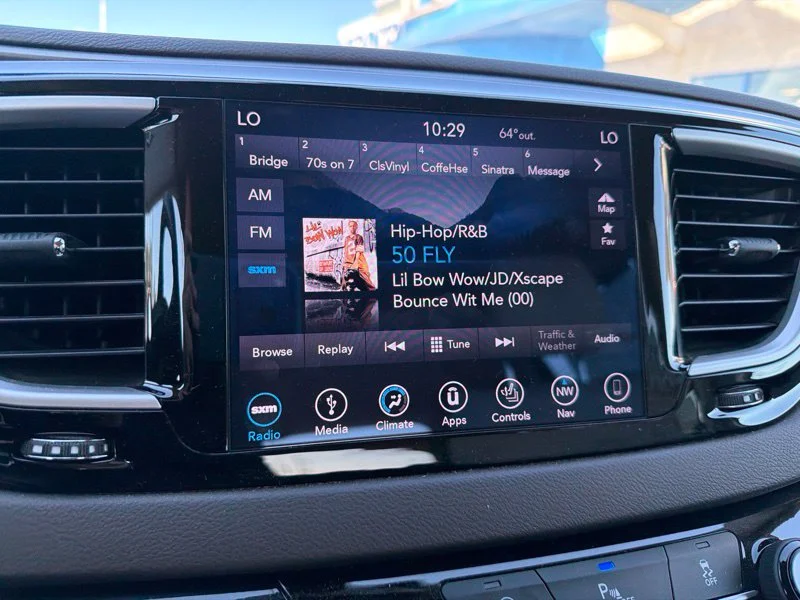 Used 2019 Red Chrysler Touring L image 19