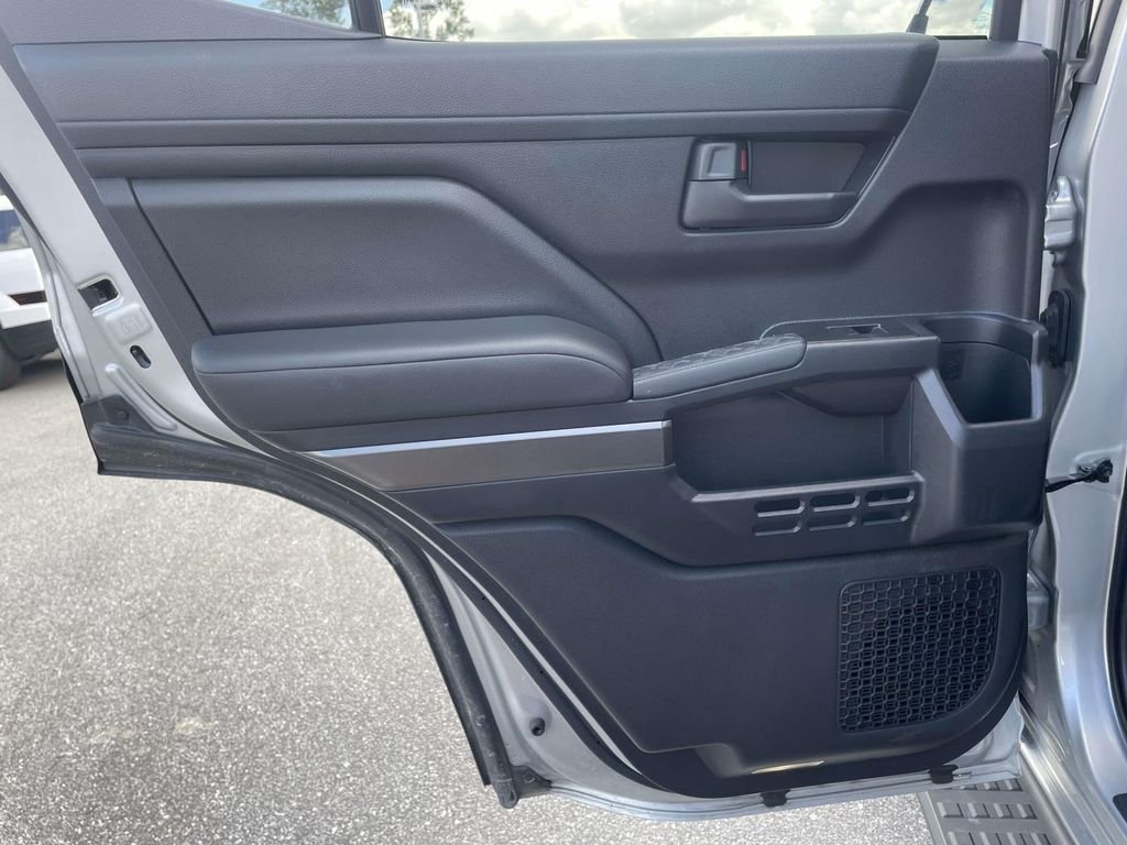 Used 2025 Cutting Edge Toyota SR5 image 3