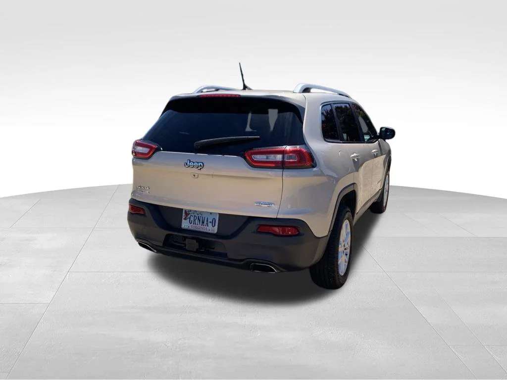 Used 2015 Beige Jeep Latitude image 19