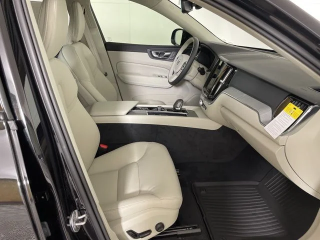 Certified Used 2025 Onyx Black Metallic Volvo Plus image 20