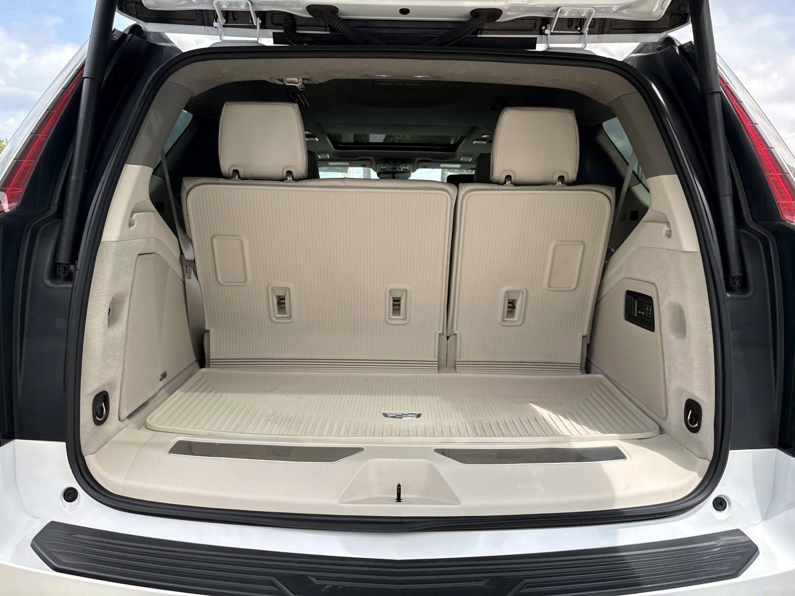 Used 2024 Crystal White Tricoat CADILLAC Sport Platinum image 11