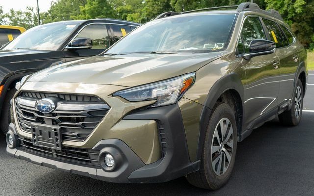 Used 2025 Green Subaru Premium image 1