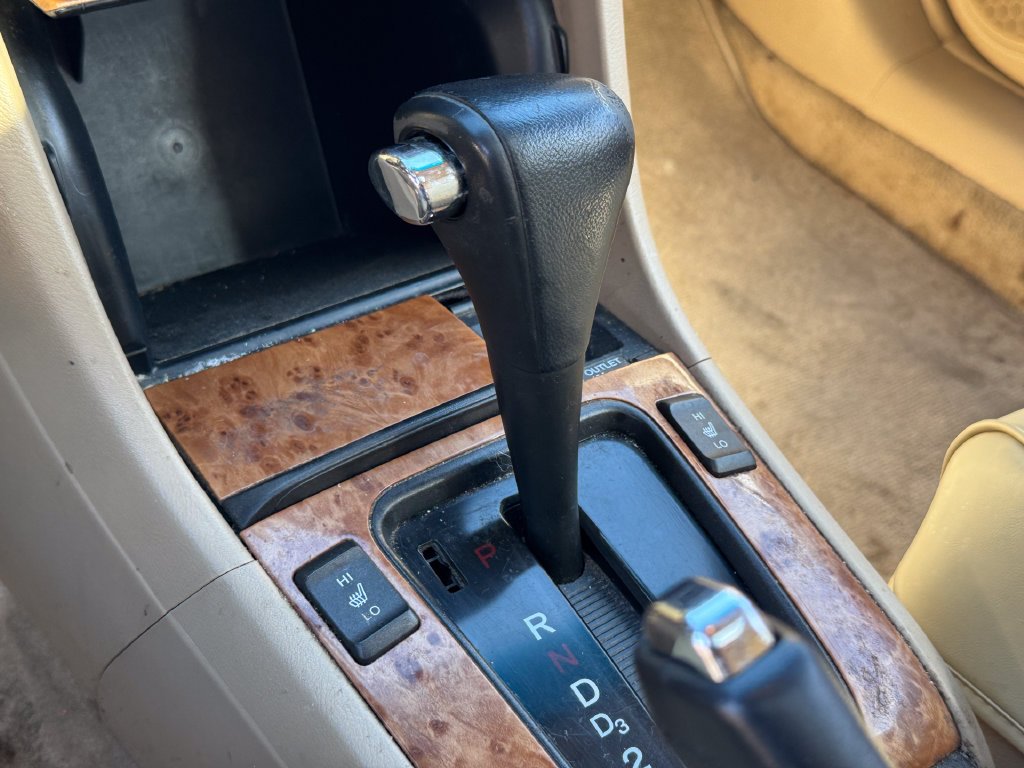 Used 2004 White Honda EX-L image 12