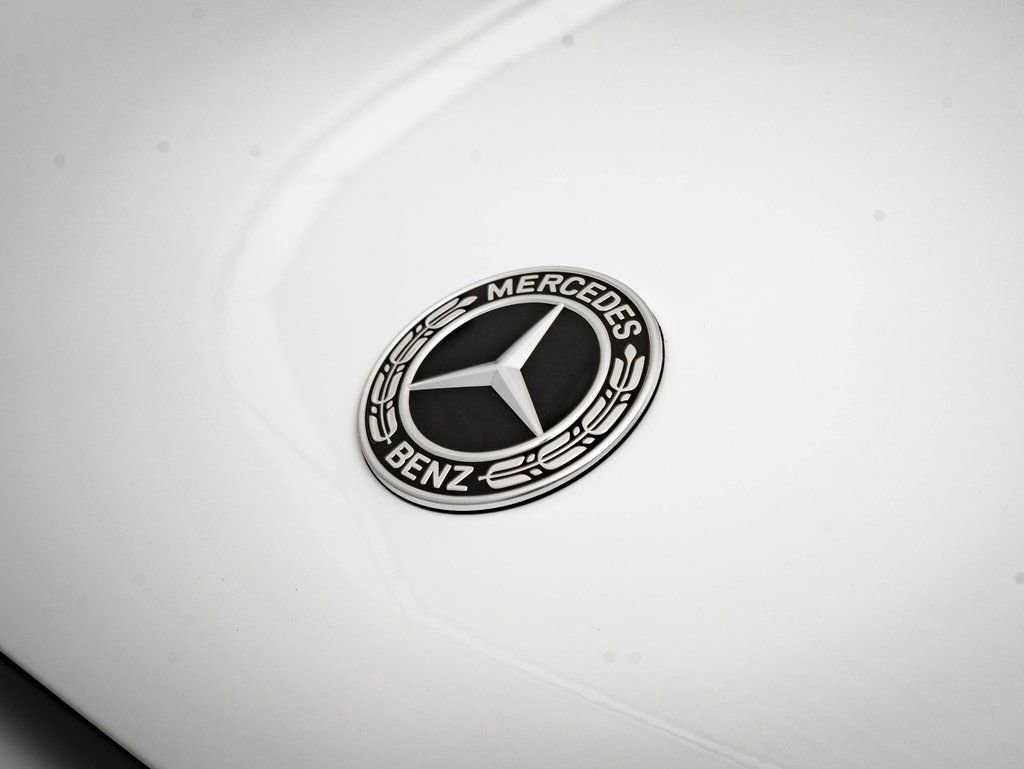 New 2026 MANUFAKTUR Moonlight White Metallic Mercedes-Benz GLS 450 image 16