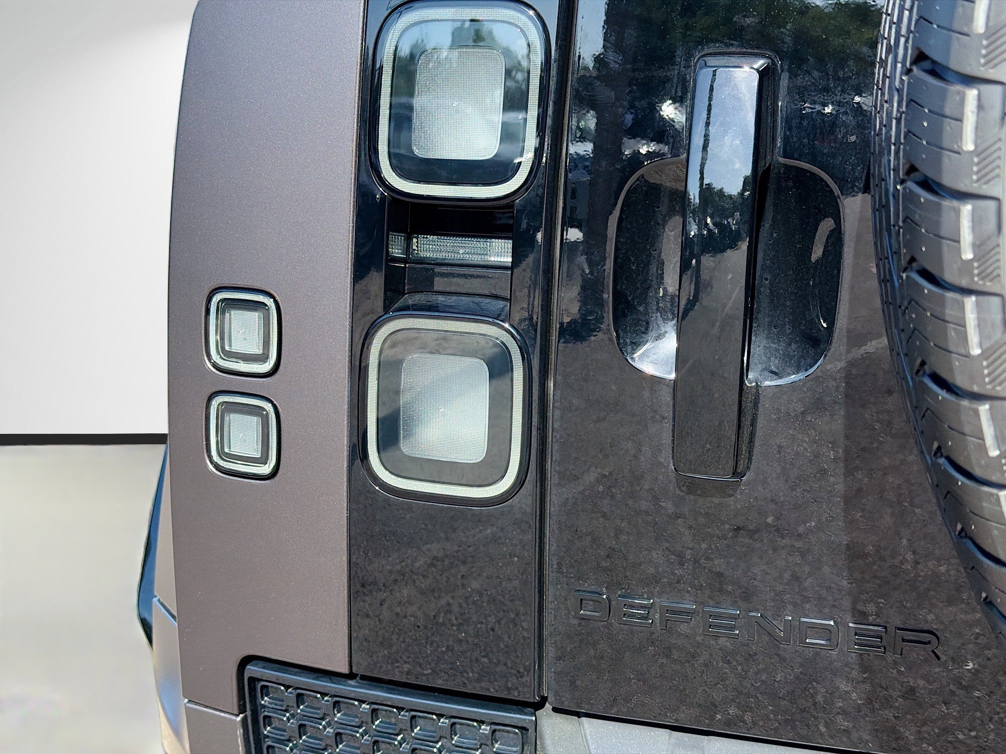 New 2026 Charente Grey Land Rover OCTA image 10