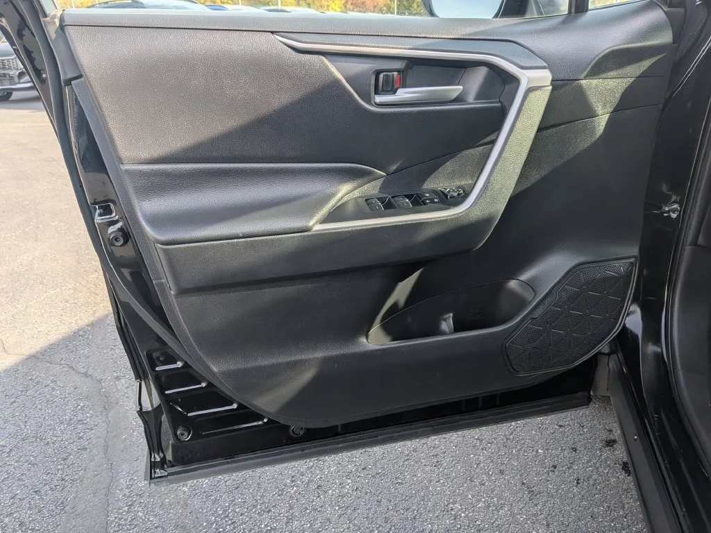 Used 2025 Midnight Black Metallic Toyota XLE image 13