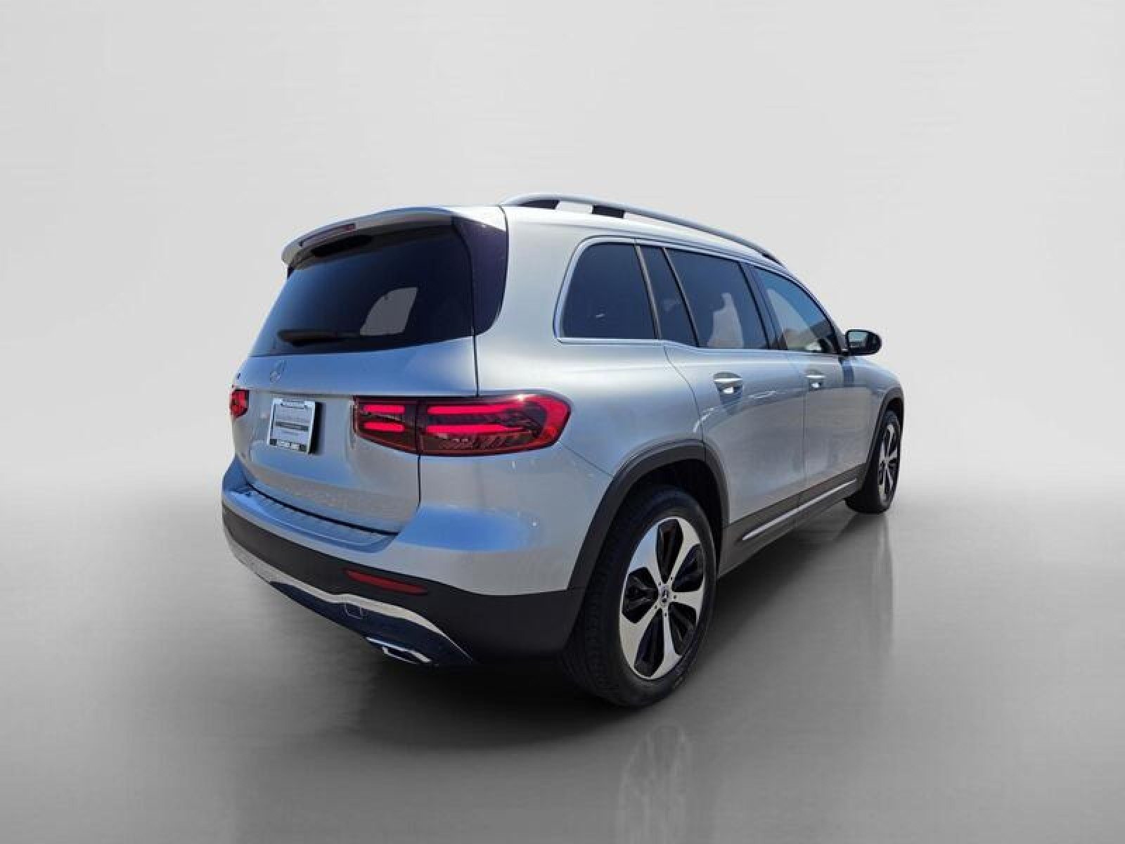 New 2026 Cirrus Silver Metallic Mercedes-Benz GLB 250 SUV image 5