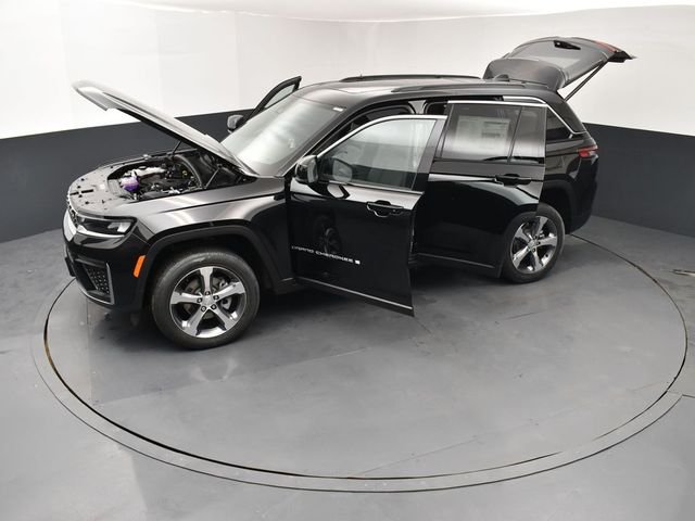 New 2026 Diamond Black Crystal Pearl-Coat Exterior Paint Jeep Limited image 27