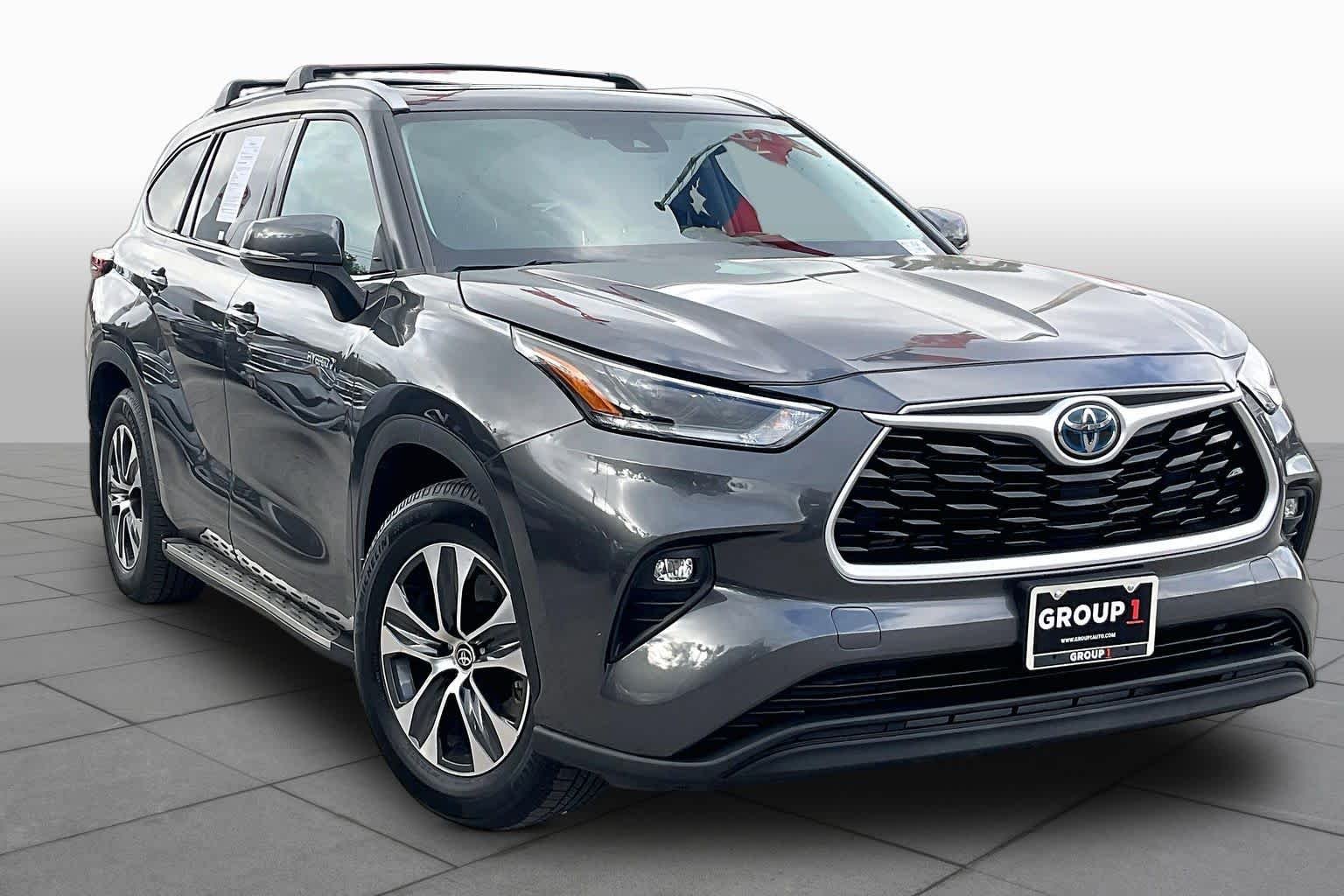 Used 2021 Magnetic Gray Metallic Toyota Hybrid XLE image 3